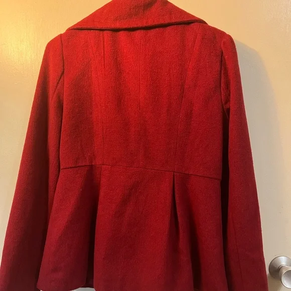 Red pleated fit and flair jacket - Picture 2 of 4
